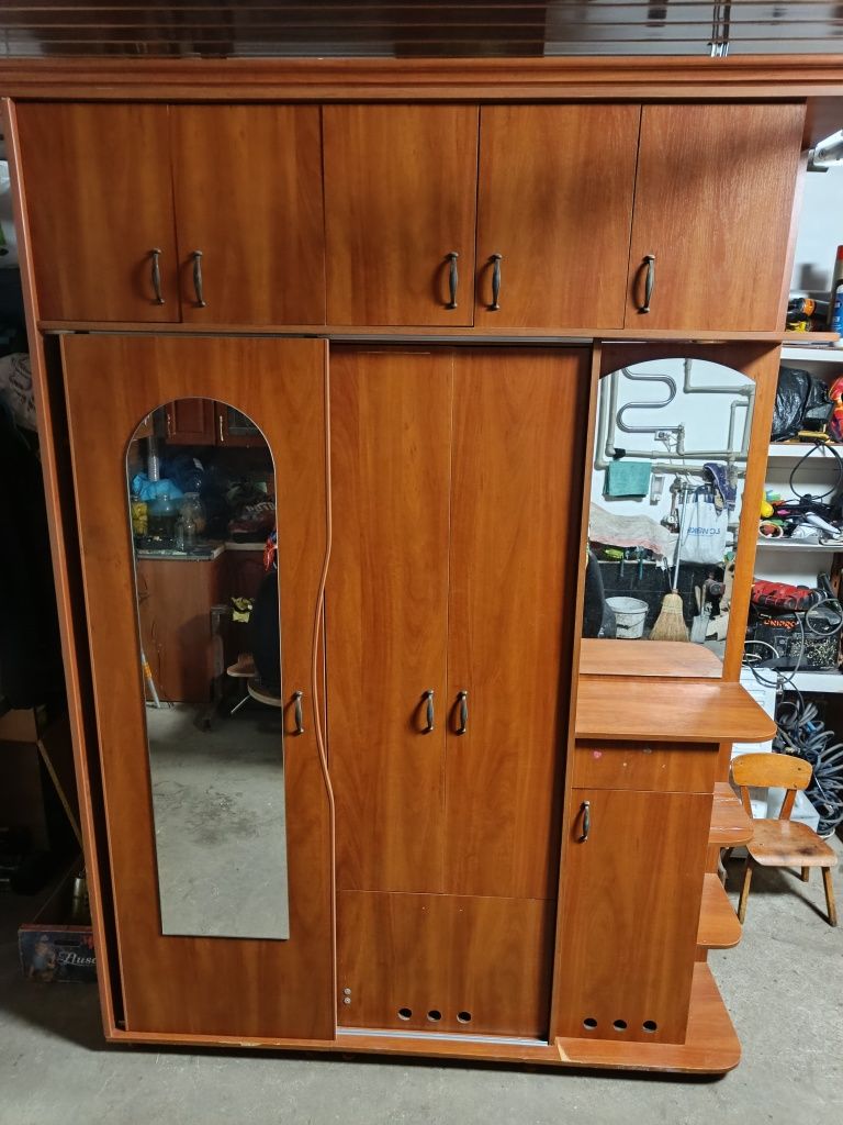 Прохожа в коридор