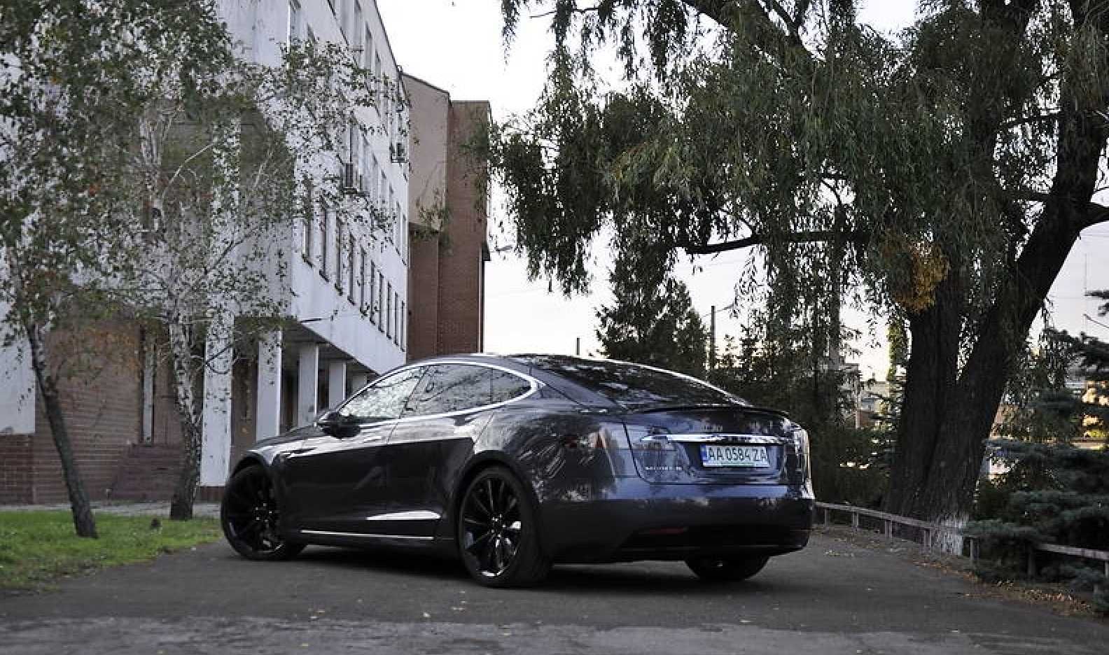 Tesla Model S 2016 90d -