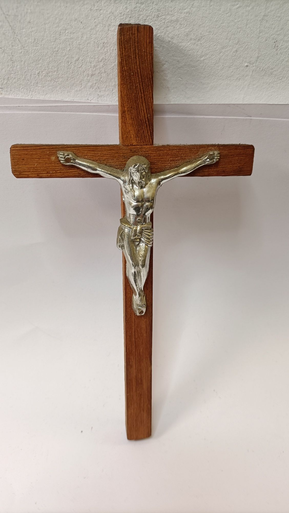 Stary drewniany krzyż pamiątka pielgrzymki 1983 T14
