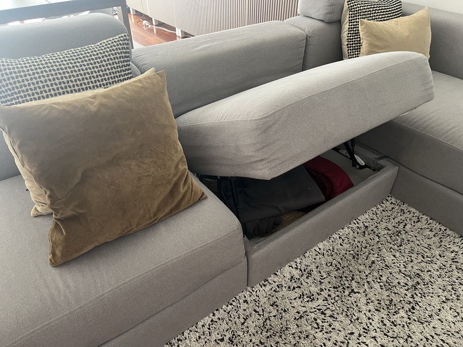 Sofá IKEA modular com arrumação. Custou 1.870€, vendo por 1.190€.