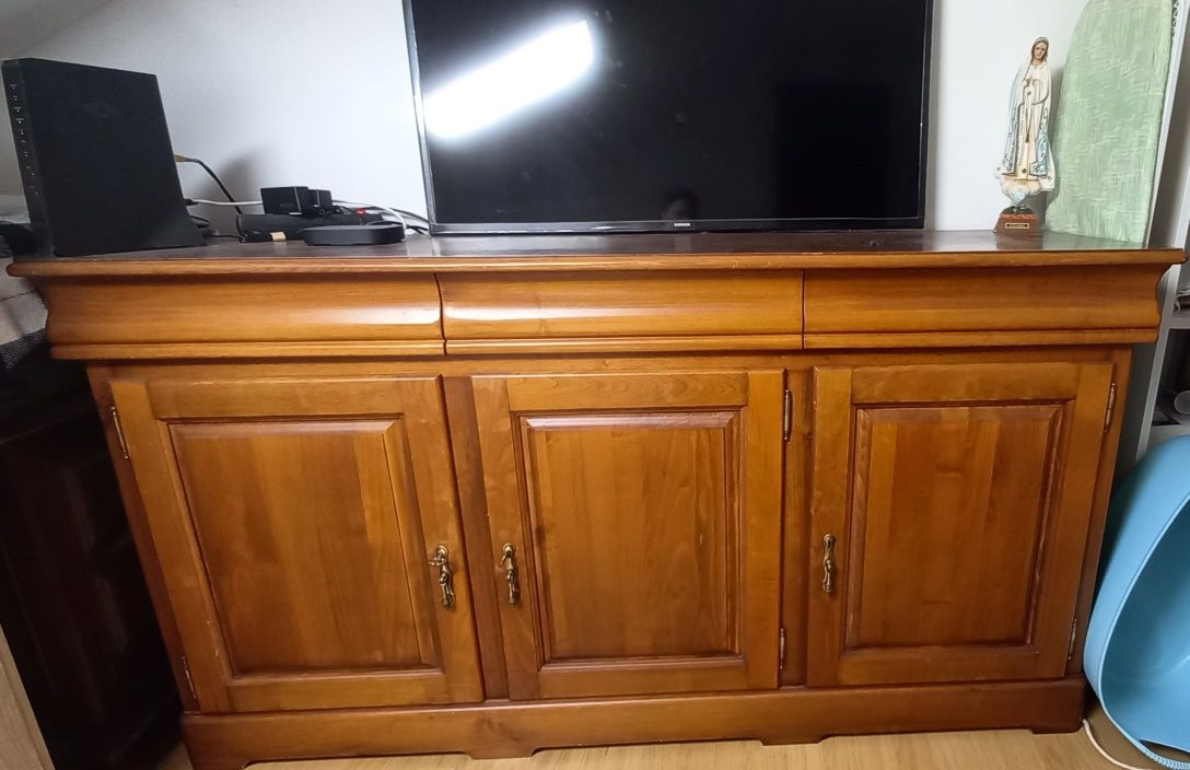 Vendo Aparador em madeira usado