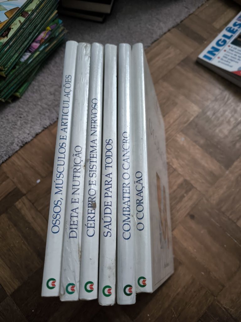 Vendo coleção de livros da cruz vermelha pt