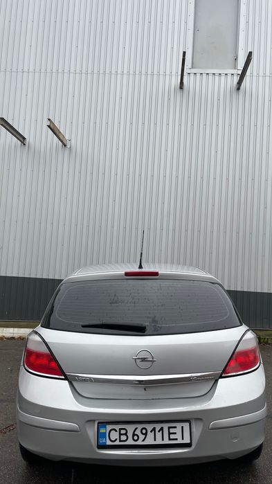 Opel astra машина