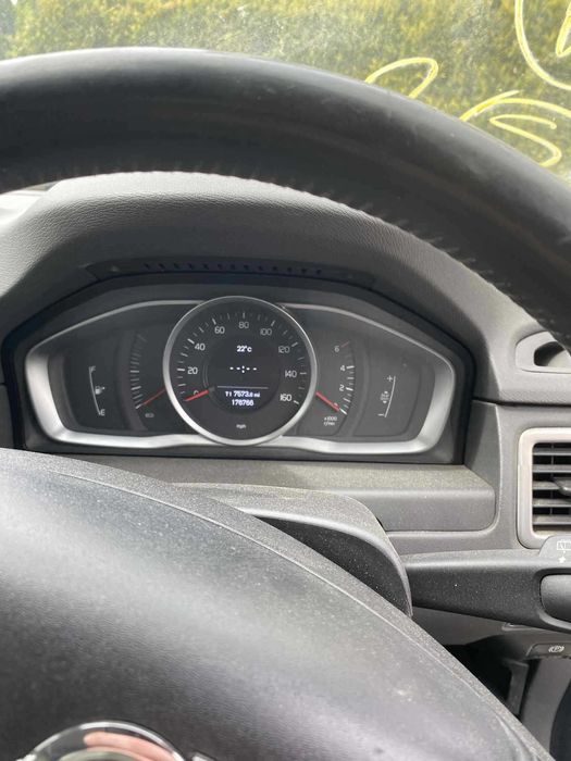 volvo V70 III D3 163KM manual  20012r. 481-16 NA CZĘŚCI