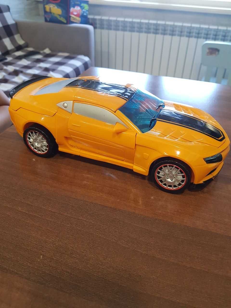 Іграшки Transformer Автоботи Оптимус та Бамблбі