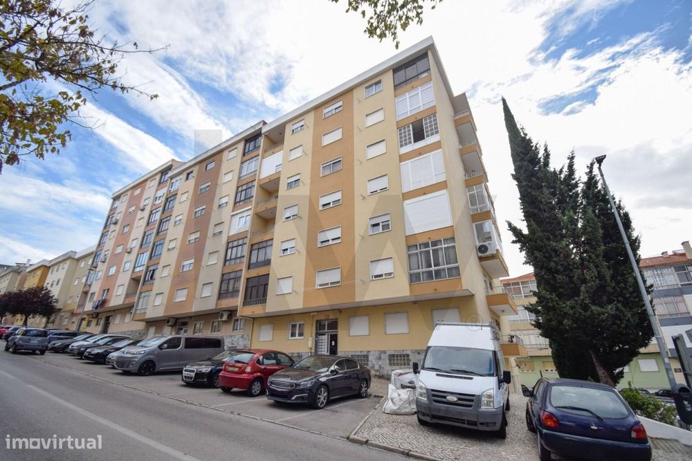 T2 na Torre da Marinha perto da Estação Fertagus