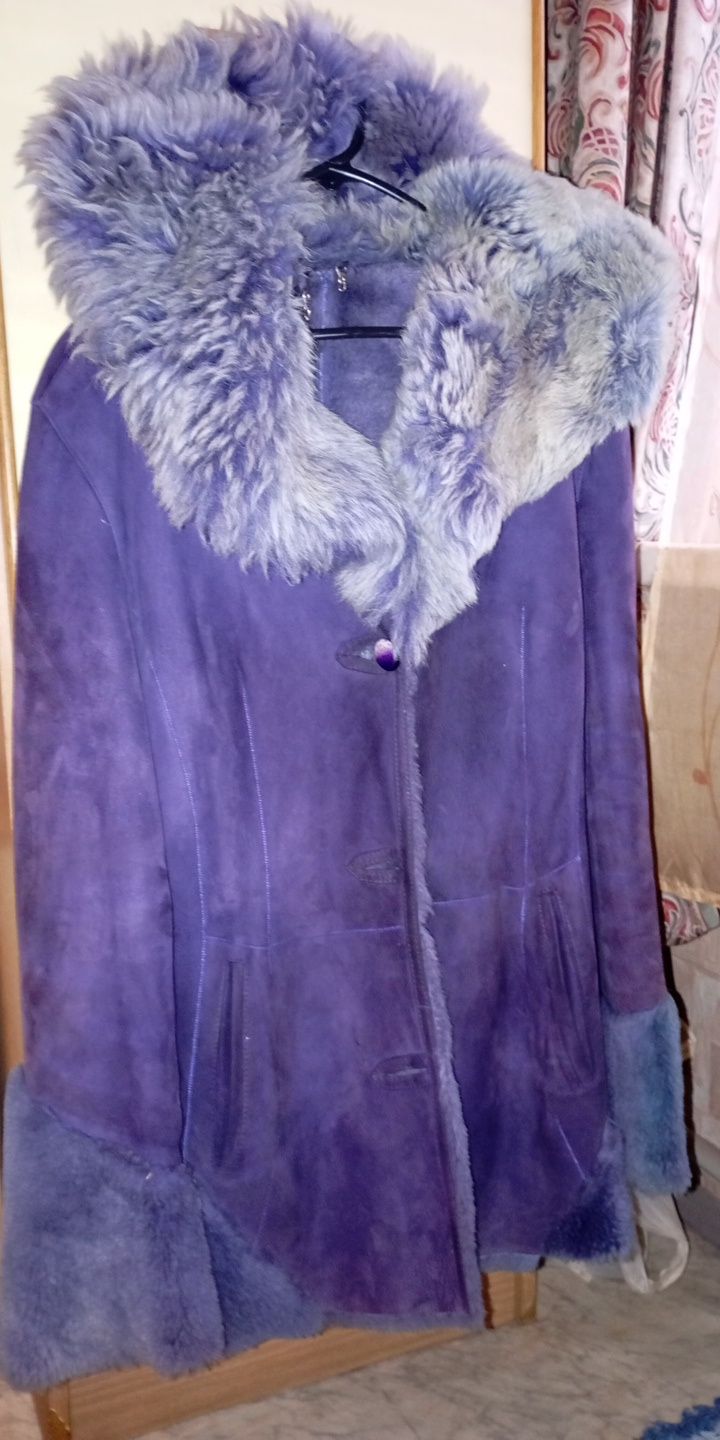 Продаю дубленку лама