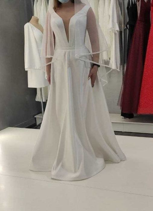 Весільна сукня (свадебное платье) атласна з накидкою бахо