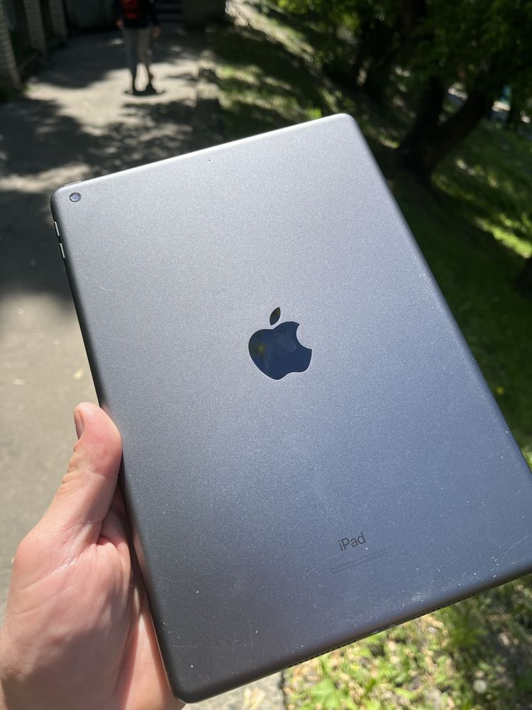 iPad (7го-покоління) 32GB Wi-Fi