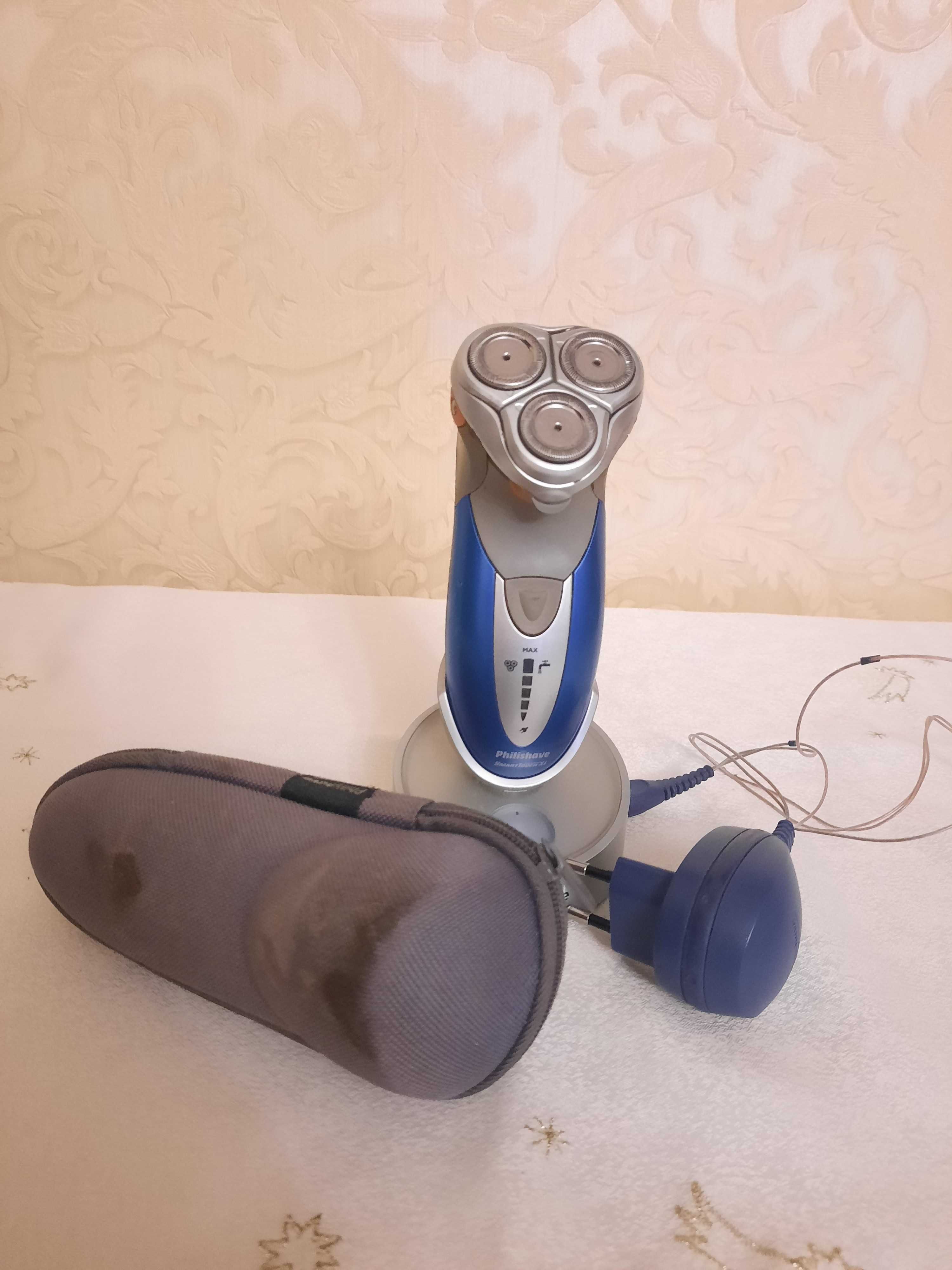 Електробритва PHILIPS Philishave SmartTouch-XL HQ9160 в комплекті.