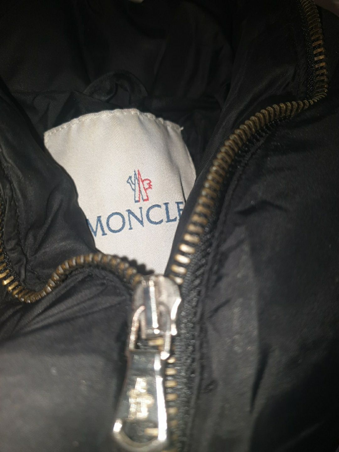Куртка-пуховик бренда MONCLER