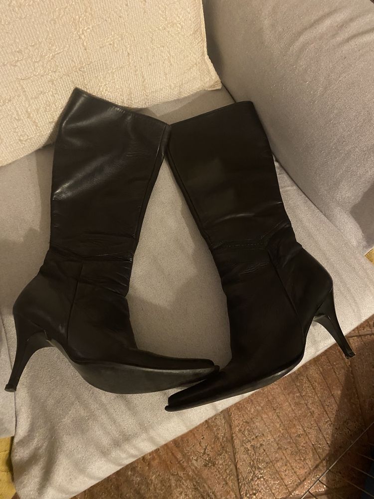 Botas em pele muito bom estado