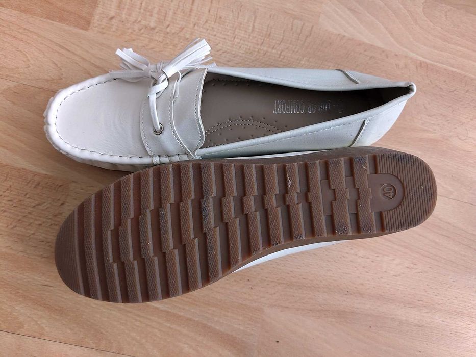 Bardzo wygodne kobiece buty rozmiar 40. Nowe