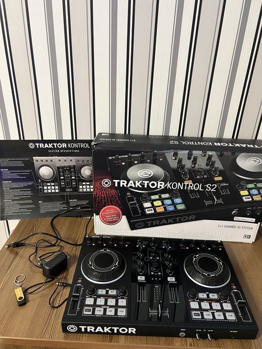 Native Instruments Traktor Kontrol S2 MK2  Dj Контроллер