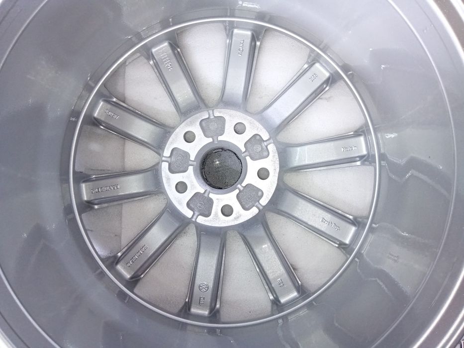 Alufelgi r18 vw 5x112 8.5j et45 nowy lakier 63.