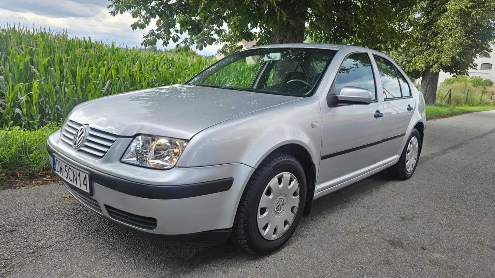 VOLKSWAGEN BORA 1.6 16V  - 2002 - Zadbana bez rdzy !