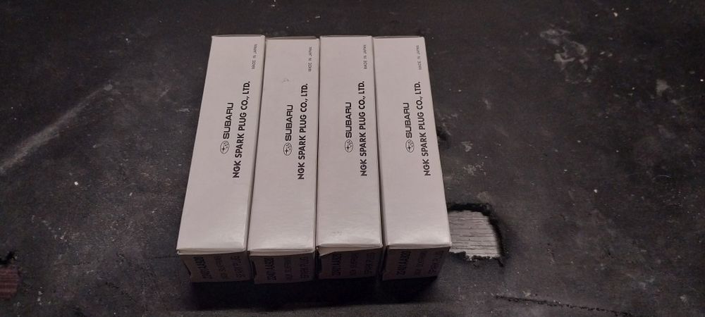 Продам автомобильные свечи NGK (22401AA920) оригинал, пробег 30к
