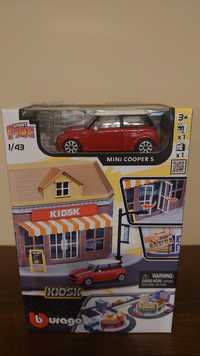 Bburago Street Fire zestaw Kiosk z Mini Cooper S, w skali 1:43 Burago.