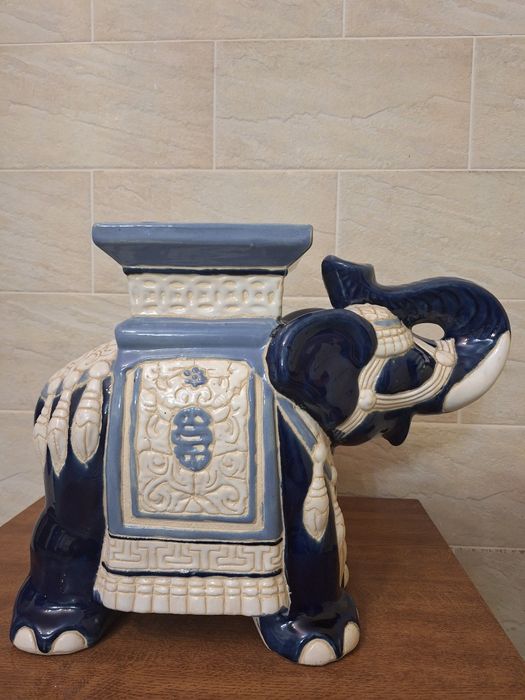 Słoń ceramiczny stojak
