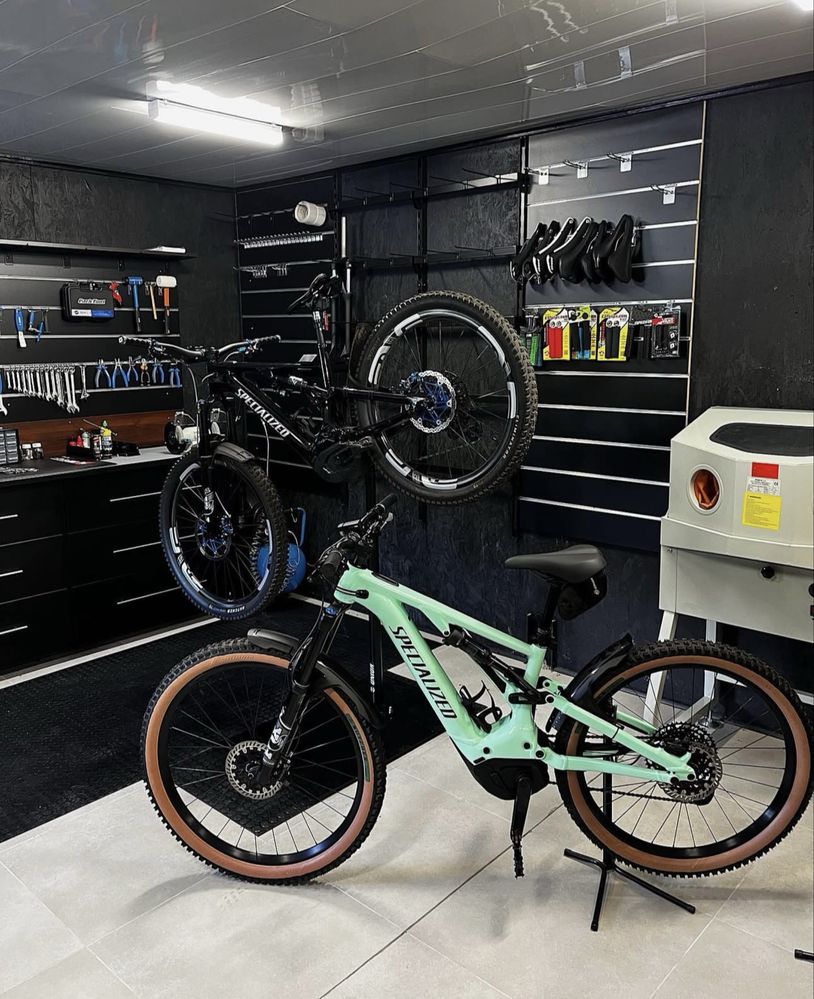 Serwis od mechanika gwiazd kolarstwa z Alpecin Deceuninck