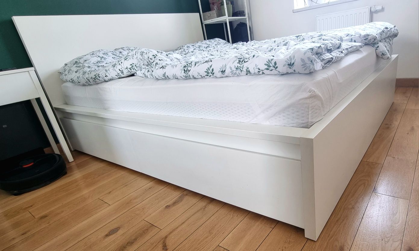 Rama łóżka IKEA MALM 160x200 + cztery szuflady kolor biały