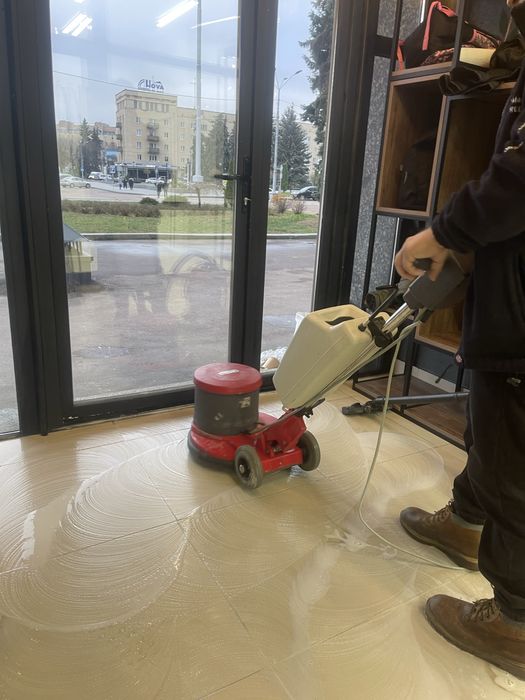 Прибирання приміщень,миття вікон,хімчистка