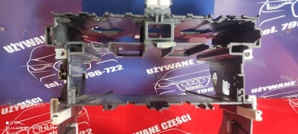 Ramka Obudowa Radia Konsoli Audi A3 8P 3D 2003 Blask Gołdap