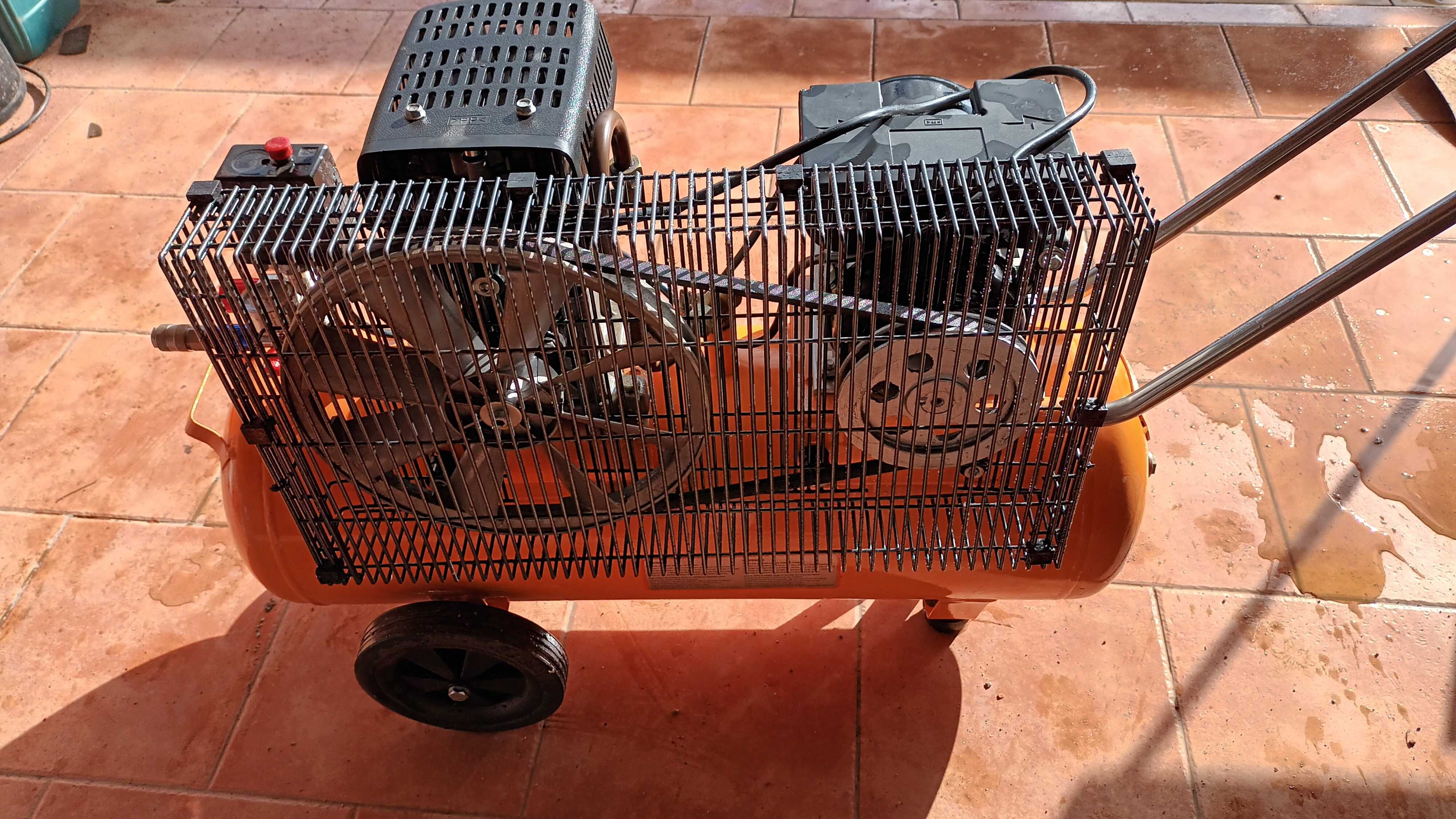 Compressor de 50 litros com correia, 2,5 Hp e 10 Bares