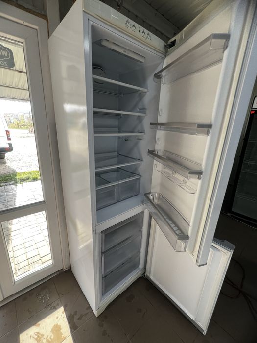 Холодильник Ariston