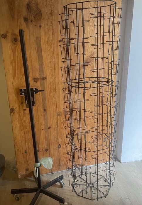 Stojak obrotowy na kartki pocztówki