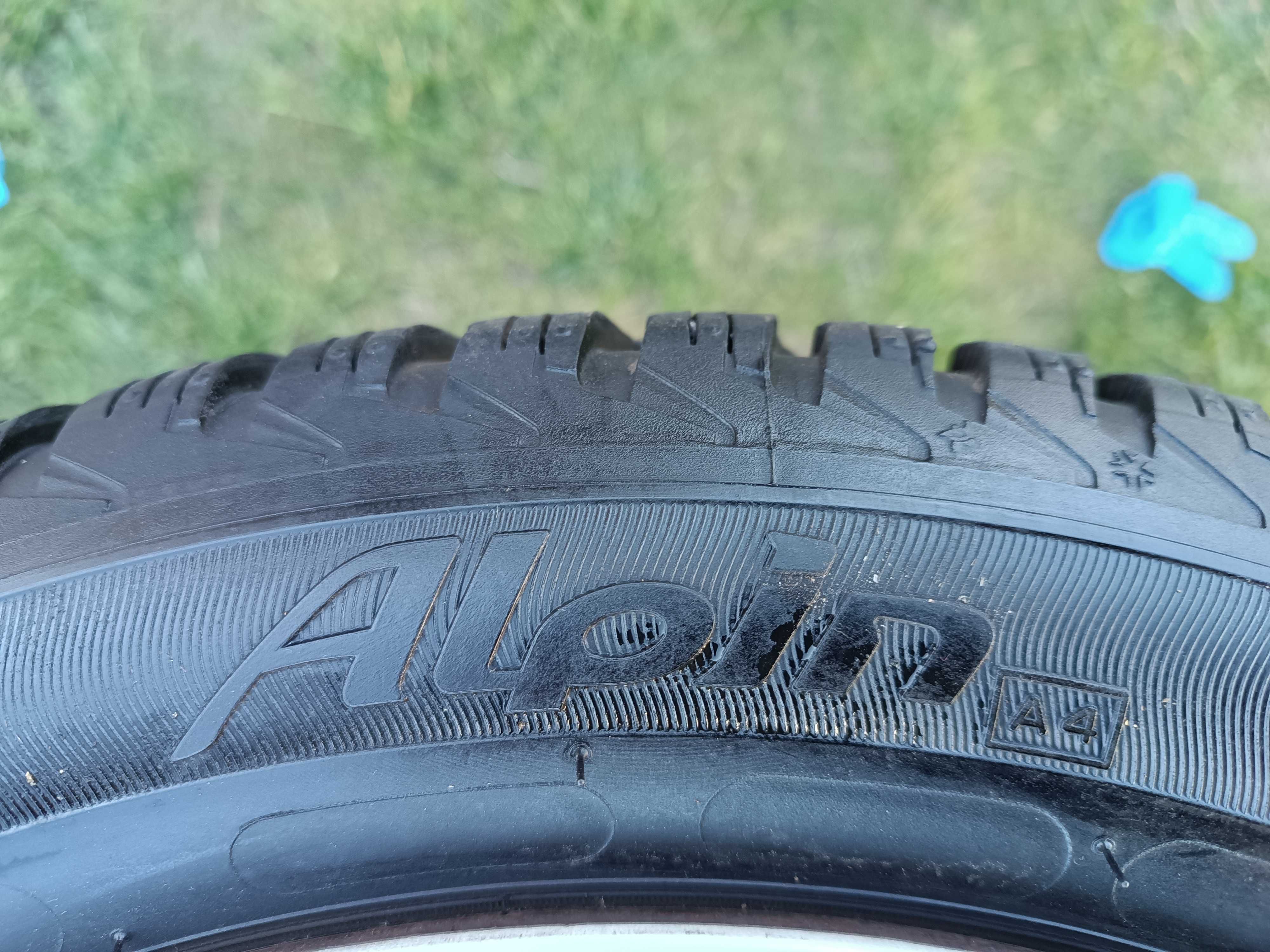 Opony i felgi zimowe Michelin 195/50 R15 stalówki z kołpakiem ford