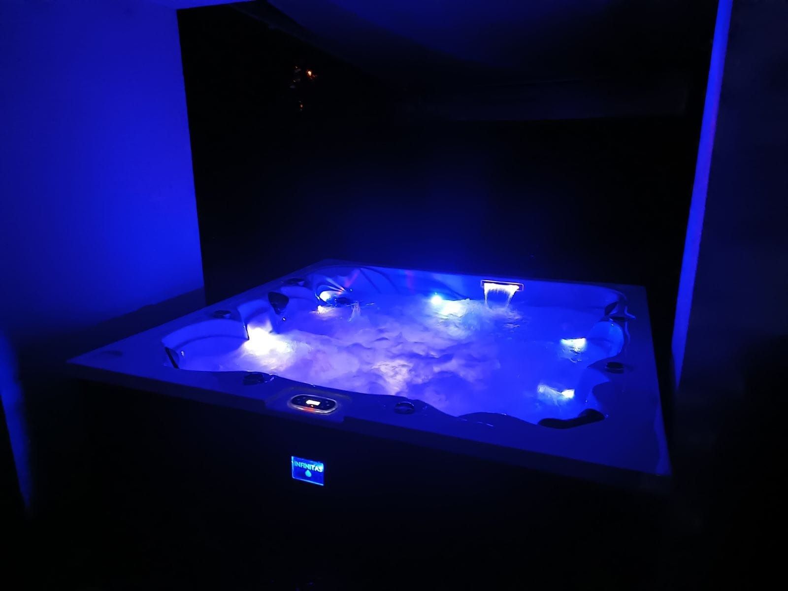 Jacuzzi ogrodowe Made in Germany na zewnątrz infinitas SE 300