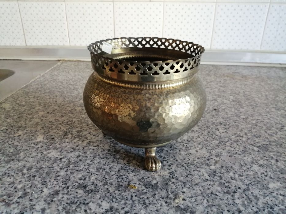 Vaso em latão acastanhado