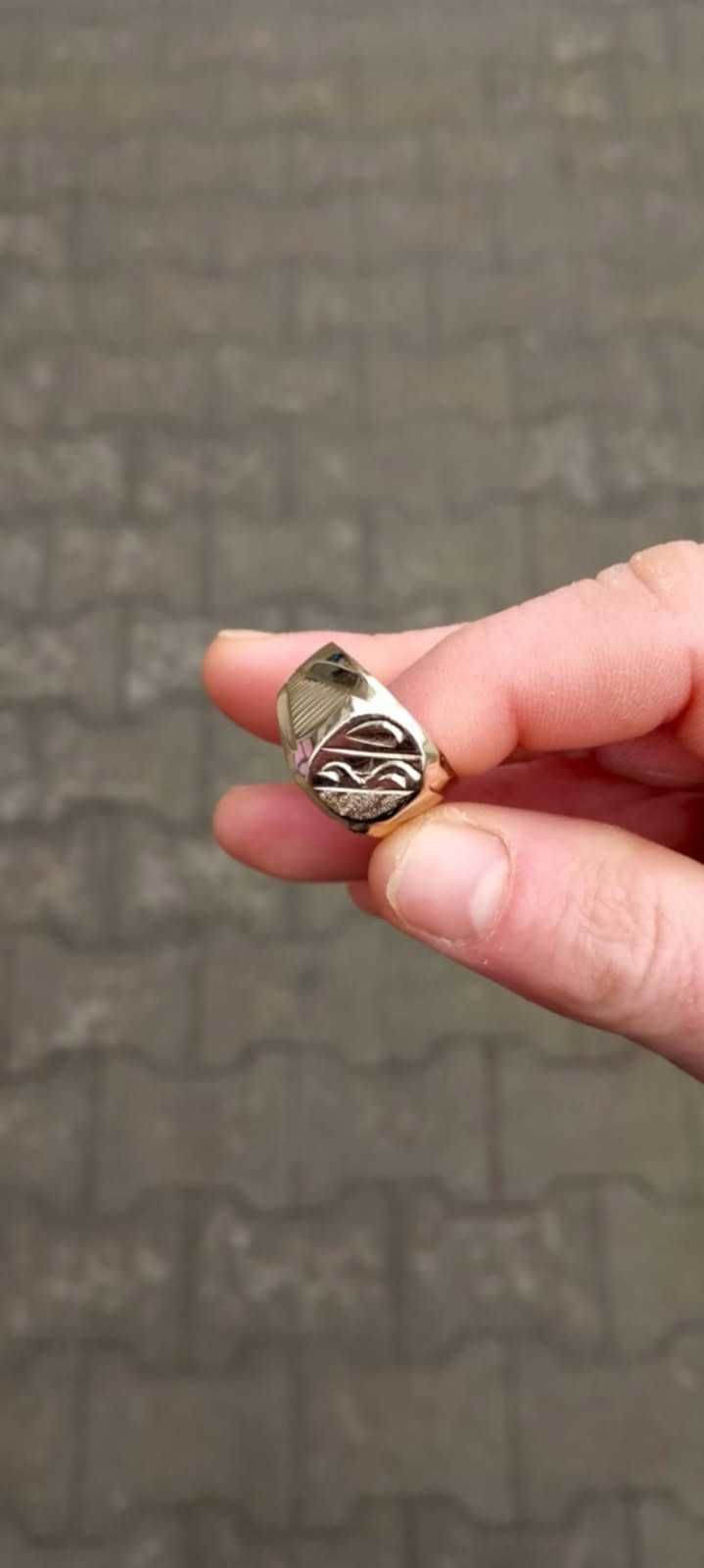 Piękny złoty sygnet
