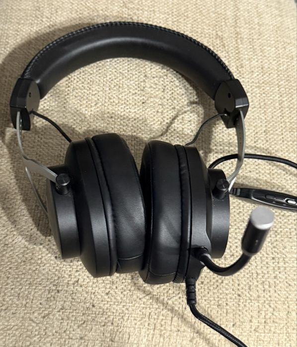 Słuchawki przewodowe z mikrofonem Genesis Neon 750 RGB Nauszne