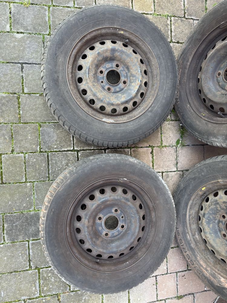 Opony zimowe nokian z felgami 15"