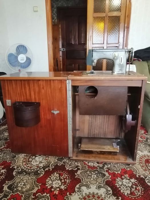 Швейная машинка Чайка 2.