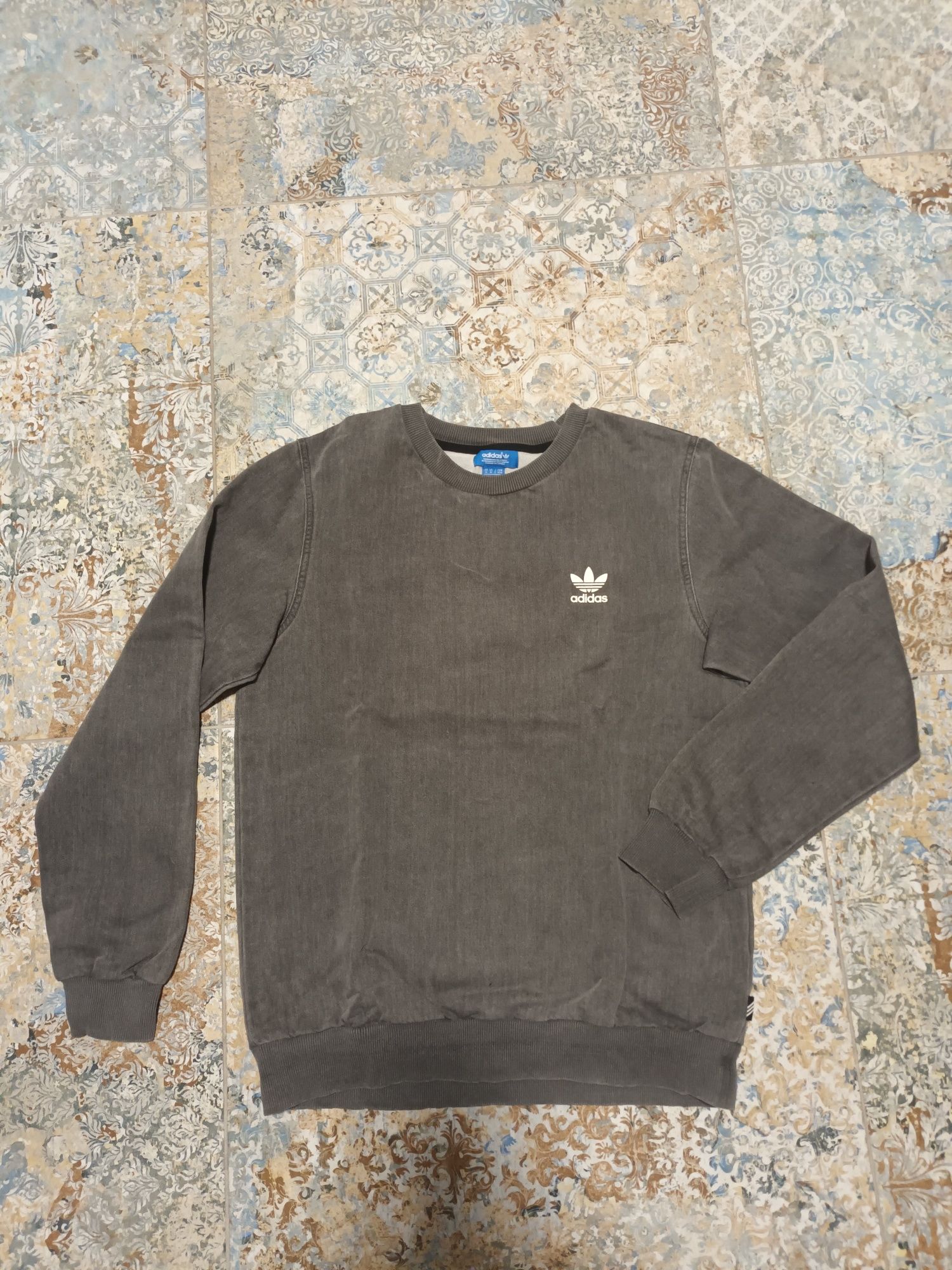 Bluza Adidas w bardzo dobrym stanie !