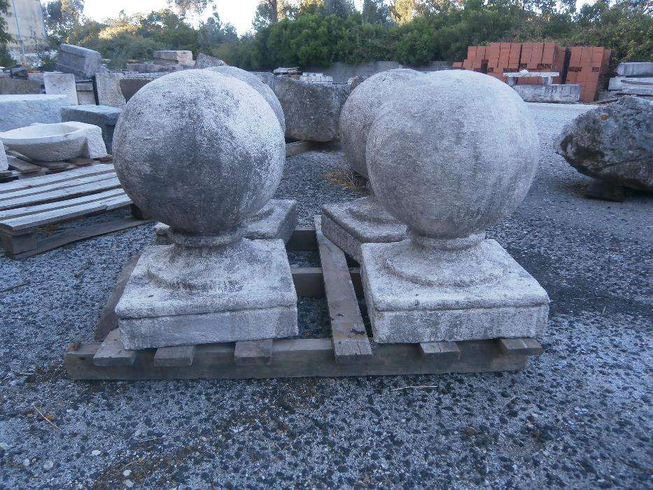 Bolas em pedra antigas para portões de quinta ( Altura 65 cm )