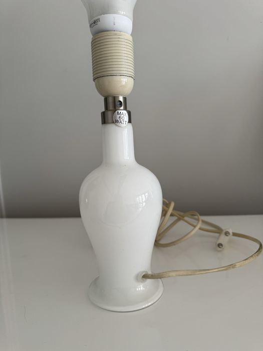 Mała lampka stołowa Royal Copenhagen białe szkło