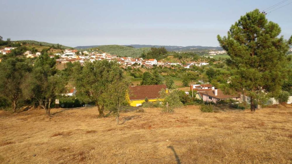 Terreno para construção de 2 moradias (2000m2)