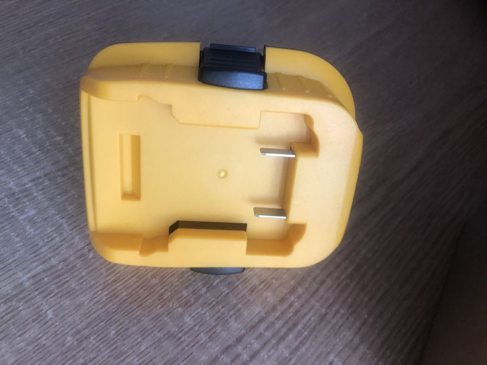 Адаптер перехідник з акумуляторівk dewalt на акумулятори dewalt 20v.,