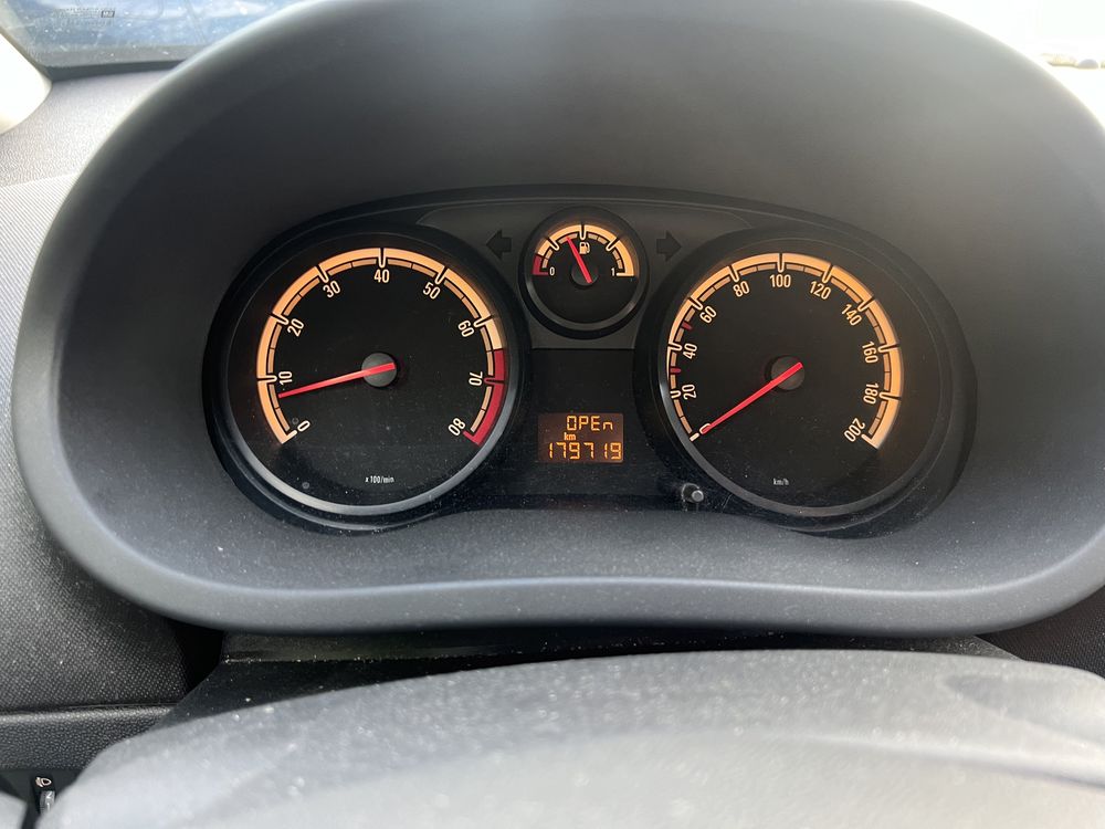 Opel Corsa D 2010 Rok 1.2 benzyna klima