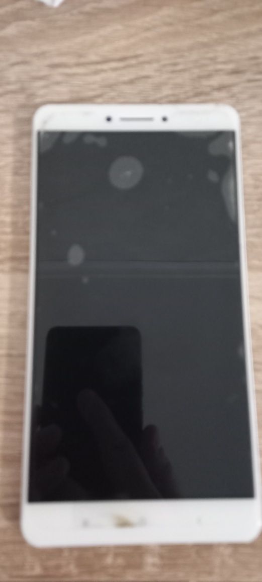 Смартфон "Xiaomi mi max"

Связь
Количество SIM-карт	2 SIM
Формат SIM-
