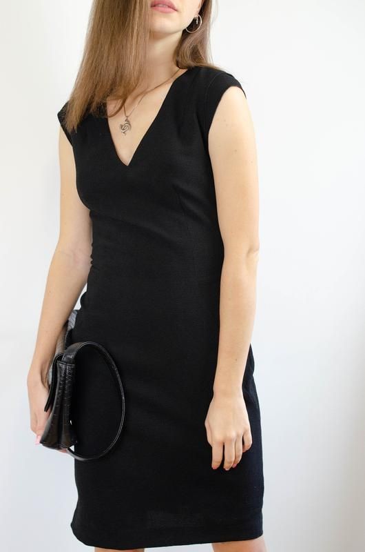 Платье черное облегающее,сукня офісна  чорна з декольте,плаття,H&M