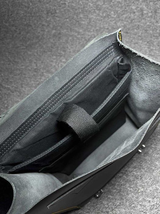 Шкіряний рюкзак/черевики DR MARTENS BOX