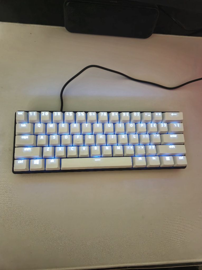 Продам білу механічну клавіатуру 60% Razer Huntsman Mini