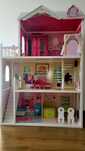Domek dla lalek z akcesoriami i lalkami Barbie. DUŻY. 3 piętra, 124x82
