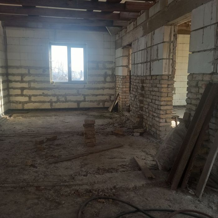 Продаж частини будинку з новим недобудованим будинком м. Васильків