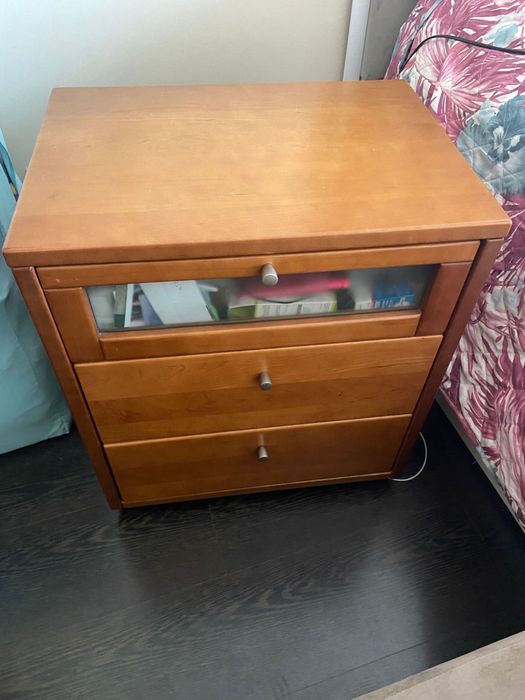 Conjunto de 2 mesas de cabeceira em cerejeira